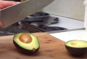  how do restaurants keep avocados from turning brown how to prevent avocado from turning brown in a salad how to stop avocado going brown without lemon how to stop avocado going brown once cut how to stop smashed avocado going brown